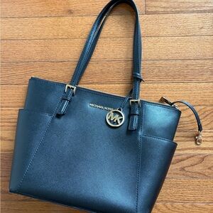 🖤🖤Michael Kors Charlotte Large Black Saffiano Leather Top-Zip Tote Bag🖤🖤